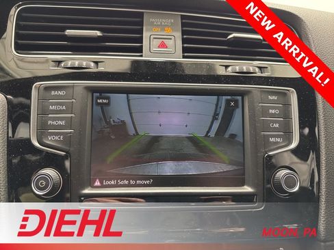 Used 2017 Volkswagen Golf R 4-Door image 27