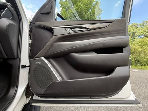 Used 2019 Cadillac Escalade Platinum AWD/4WD image 38