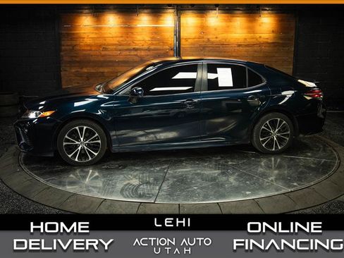 Used 2018 Toyota Camry SE FWD image 1