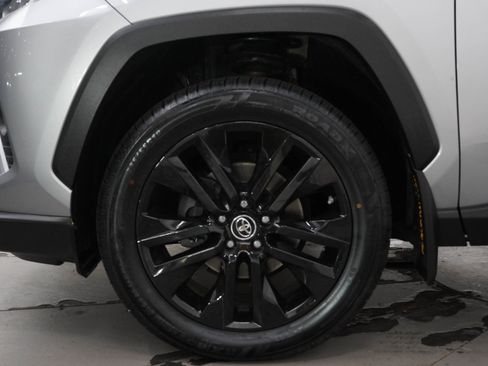 Used 2019 Toyota RAV4 Limited w/ Cold Weather Package AWD/4WD image 28