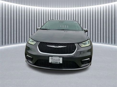 Used 2021 Chrysler Pacifica Limited w/ Premium & Safety Sphere Group image 18