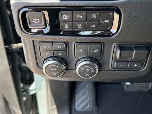 New 2026 GMC Yukon XL AT4 w/ AT4 Premium Plus Package AWD/4WD image 18