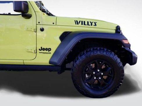 Used 2022 Jeep Wrangler Unlimited Willys image 9