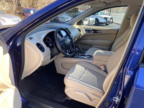 Used 2017 Nissan Pathfinder S AWD/4WD image 9
