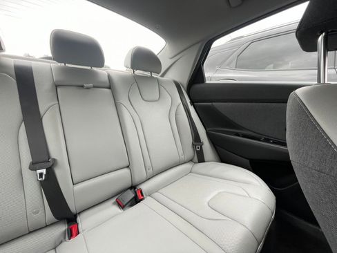 Used 2025 Hyundai Elantra Limited image 40