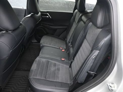 Used 2024 Mitsubishi Outlander SE AWD/4WD image 19