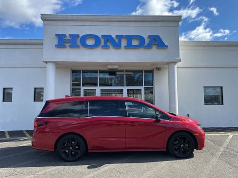 Used 2023 Honda Odyssey Sport image 2