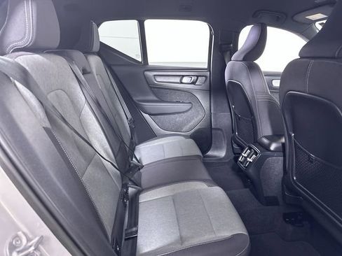 Used 2023 Volvo XC40 B5 Core image 28