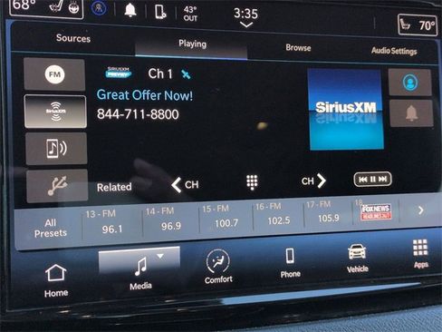 Certified 2023 Chrysler Pacifica Touring-L image 23