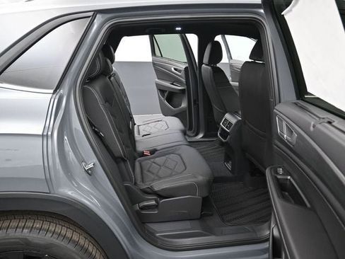 New 2026 Volkswagen Atlas Cross Sport SE AWD/4WD image 13