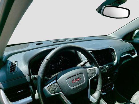 Used 2022 GMC Terrain SLE w/ Driver Convenience Package FWD image 11