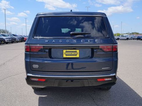 Used 2024 Jeep Wagoneer L Series III w/ Flexible Seating Group AWD/4WD image 7