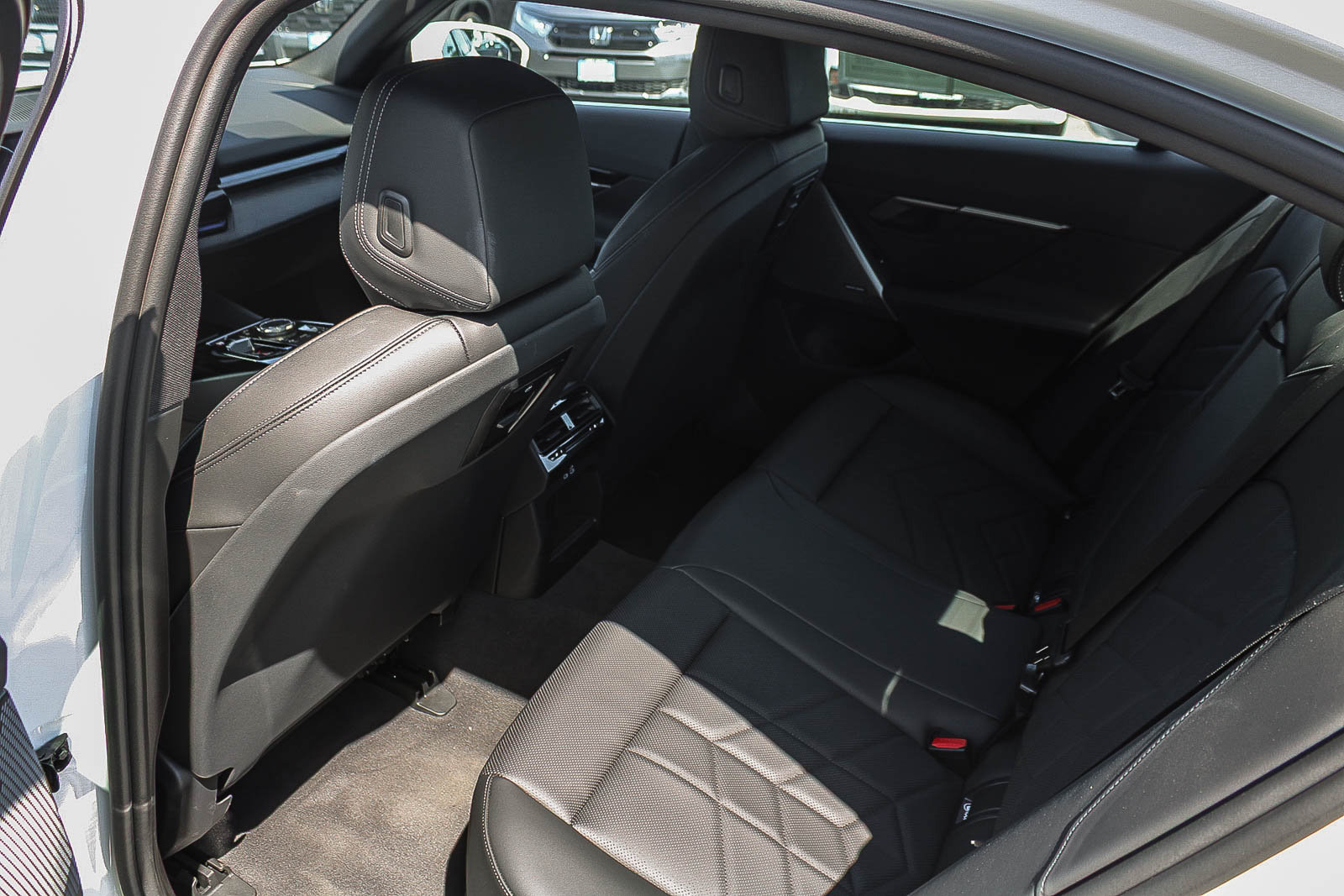 Used 2024 BMW 530i w/ Convenience Package RWD image 20