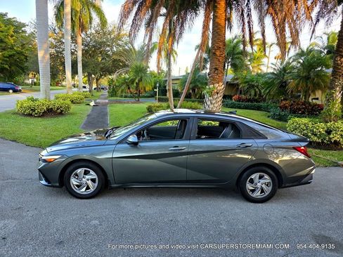 Used 2024 Hyundai Elantra SE image 56