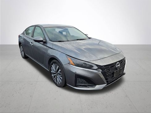 Used 2023 Nissan Altima 2.5 SV image 4