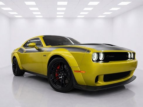 Used 2021 Dodge Challenger R/T Scat Pack RWD image 1