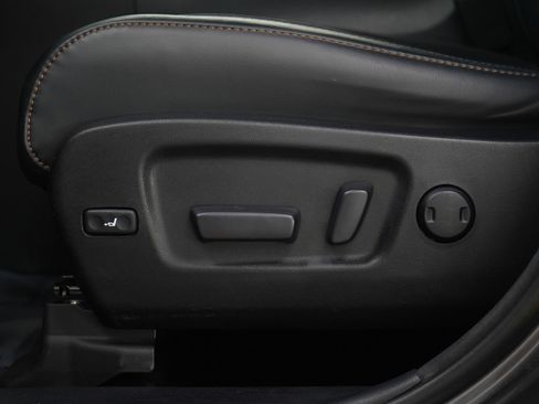 Used 2018 Toyota Highlander XLE image 23