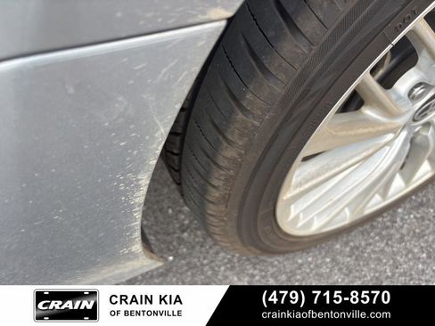 Used 2020 Toyota Camry XLE FWD image 12