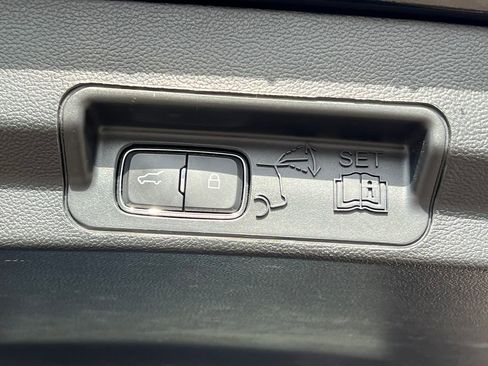 Used 2020 Ford Explorer XLT w/ Equipment Group 202A image 39