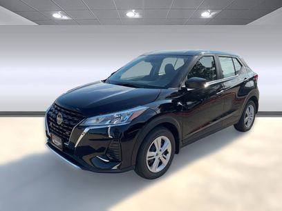 New 2025 Nissan Kicks Play S