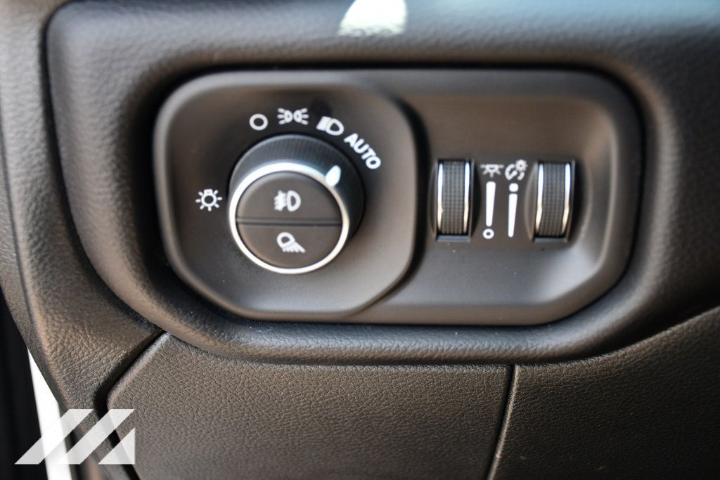 Used 2024 RAM 2500 Laramie AWD/4WD image 16