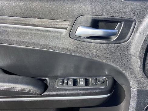 Used 2022 Chrysler 300 Touring image 18