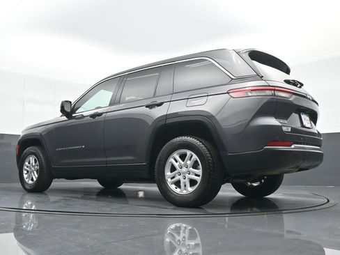 Used 2024 Jeep Grand Cherokee Laredo image 19