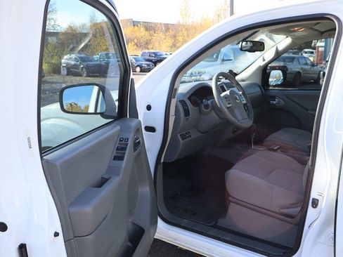 Used 2020 Nissan Frontier SV image 12