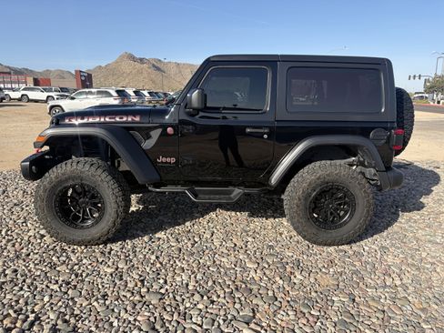 Used 2021 Jeep Wrangler Rubicon w/ Uconnect 4C Nav & Sound Group AWD/4WD image 2