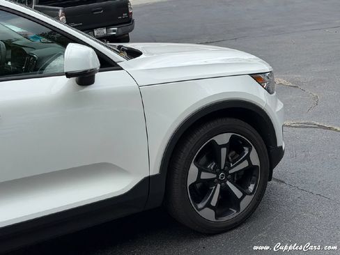 Used 2022 Volvo XC40 T5 Momentum w/ Premium Package AWD/4WD image 36