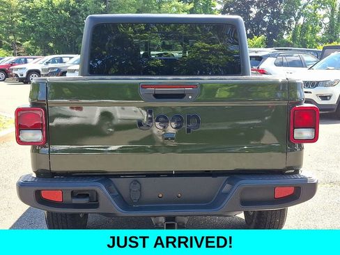 Used 2022 Jeep Gladiator Sport AWD/4WD image 5