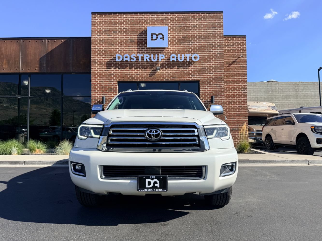Used 2018 Toyota Sequoia Platinum w/ Carpet Mat Package AWD/4WD image 2