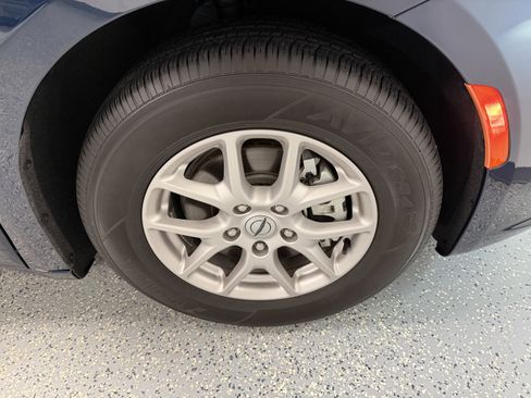 Used 2024 Chrysler Pacifica Touring-L image 32