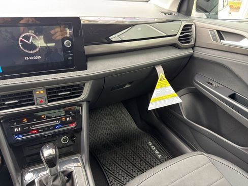 New 2026 Volkswagen Taos SE image 22