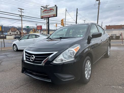 Used 2017 Nissan Versa SV image 1