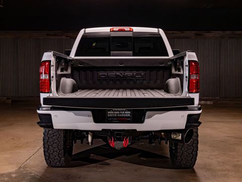 Used 2017 GMC Sierra 2500 Denali w/ Duramax Plus Package AWD/4WD image 8