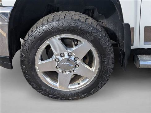 Used 2014 Chevrolet Silverado 2500 LTZ w/ LTZ Plus Package image 9