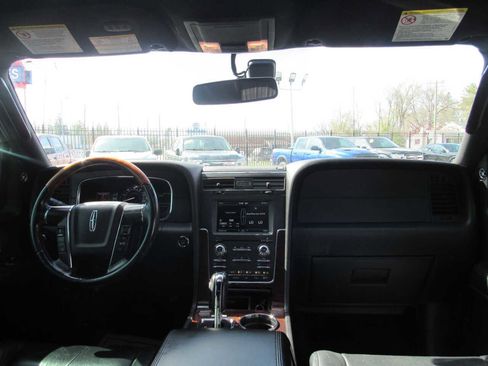 Used 2015 Lincoln Navigator L 4WD image 26
