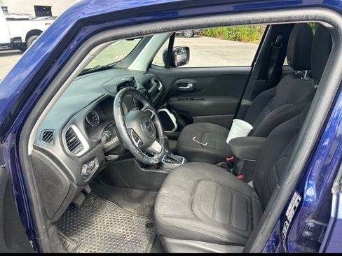 Used 2019 Jeep Renegade Latitude w/ Cold Weather Group AWD/4WD image 2