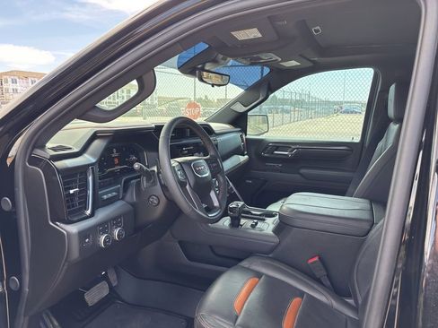 Used 2025 GMC Sierra 1500 AT4 w/ Technology Package image 9