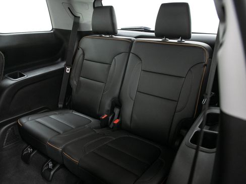 Used 2023 GMC Acadia AT4 w/ GMC Pro Grade Package AWD/4WD image 15