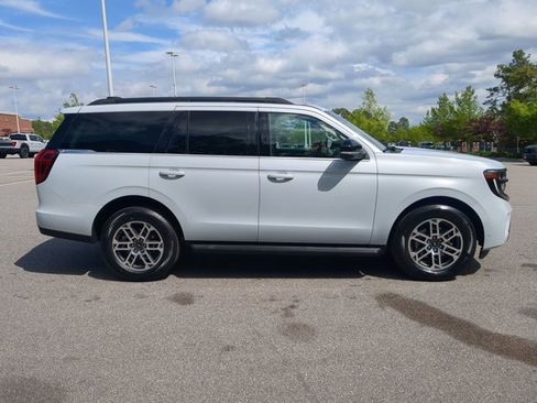 Certified 2025 Ford Expedition Active RWD image 3