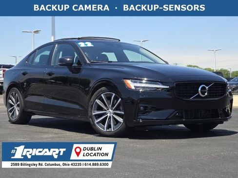 Used 2022 Volvo S60 B5 Momentum w/ Premium Package image 1