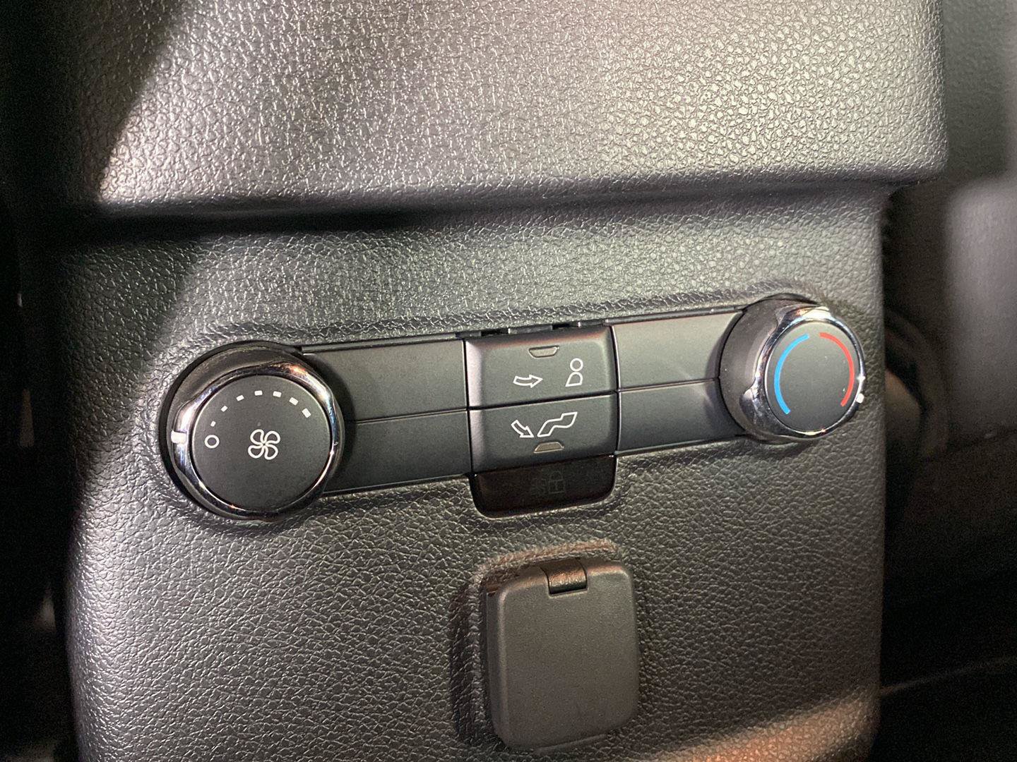 Used 2018 Ford Explorer XLT w/ Equipment Group 202A AWD/4WD image 19