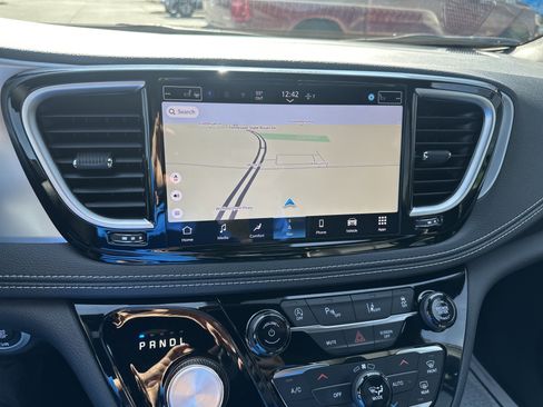 New 2026 Chrysler Pacifica Limited FWD image 34