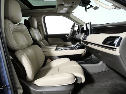Certified 2023 Lincoln Navigator Reserve AWD/4WD image 9