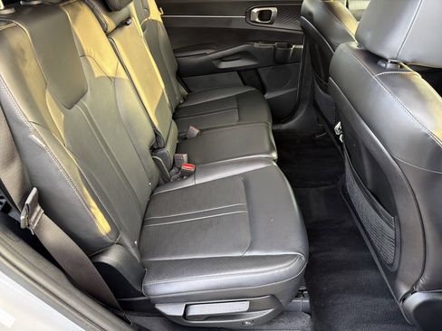 Used 2025 Kia Sorento S image 14