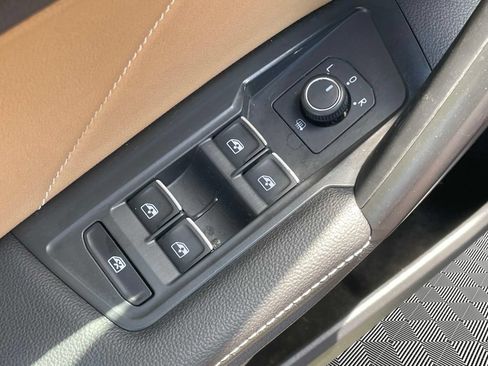 Used 2023 Volkswagen Tiguan SE AWD/4WD image 16