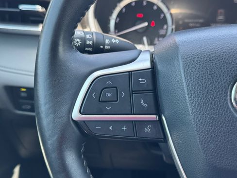 Used 2022 Toyota Highlander XLE AWD/4WD image 22