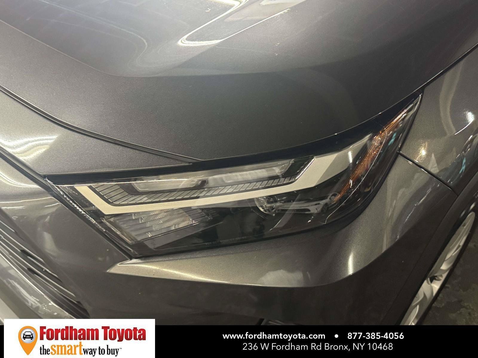 Used 2025 Toyota RAV4 LE AWD/4WD image 8